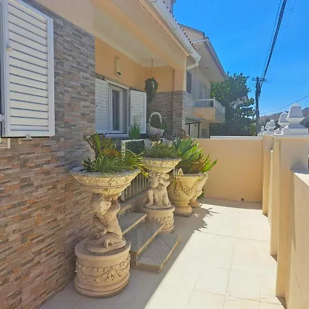 Moradia T2 Com Vista A Serra - Alverca